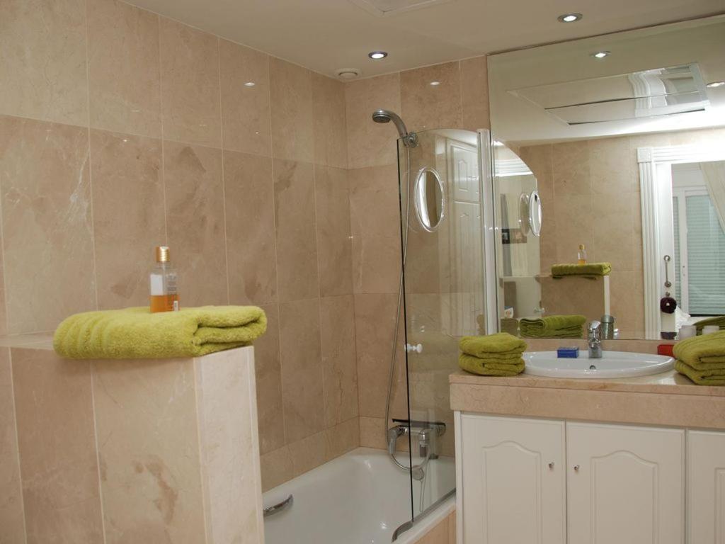 D12 Espectacular Y Moderno Apartamento En Primera Linea - Estepona - Sinfonia Del Mar Exterior photo